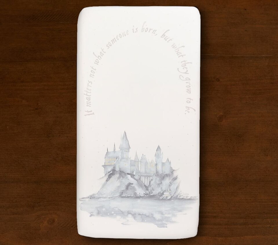 HARRY POTTER™ HOGWARTS™ Organic Picture Perfect Fitted Cot Sheet